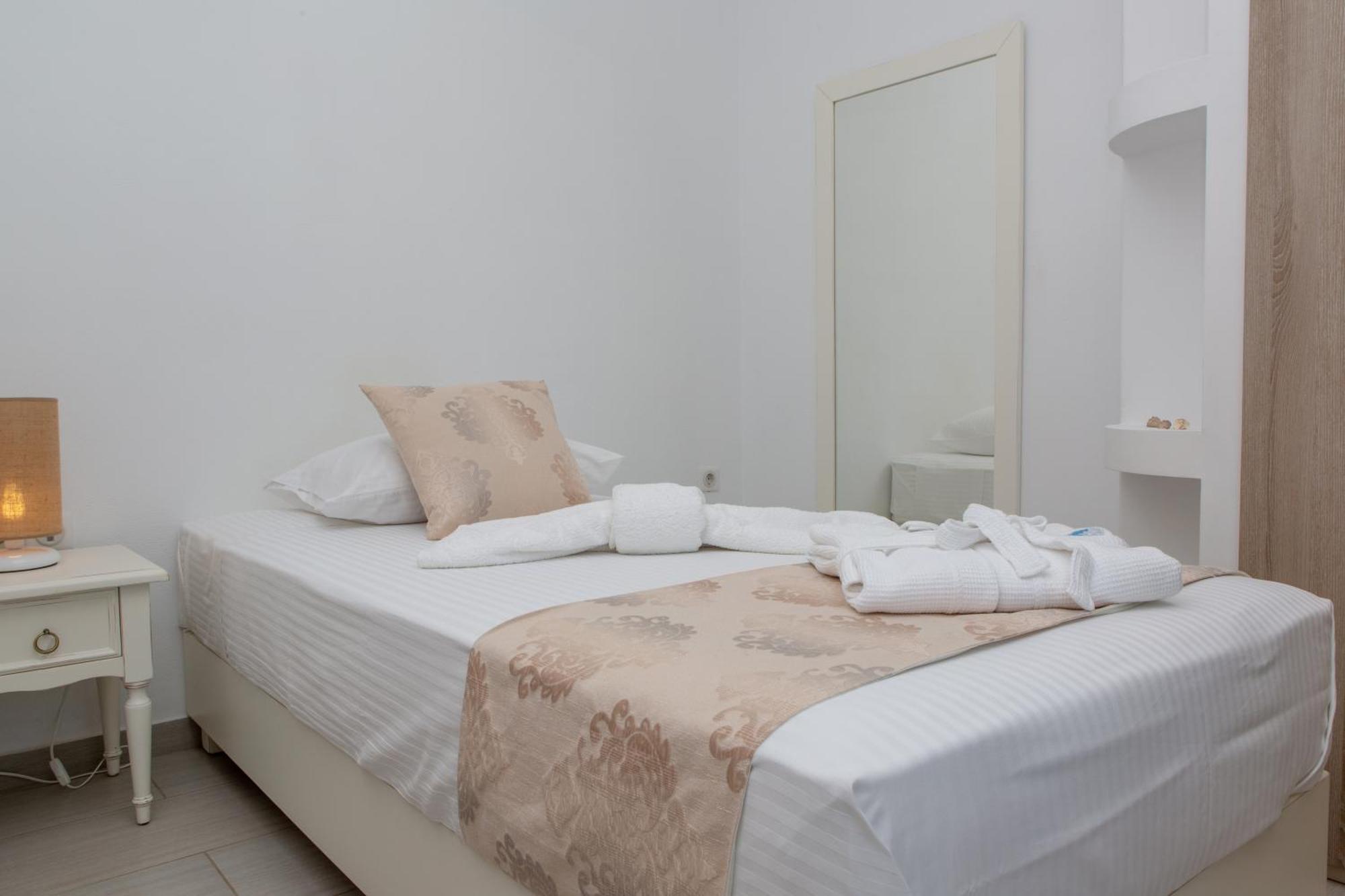 Sun And Moon Villas Pirgaki  Kamer foto